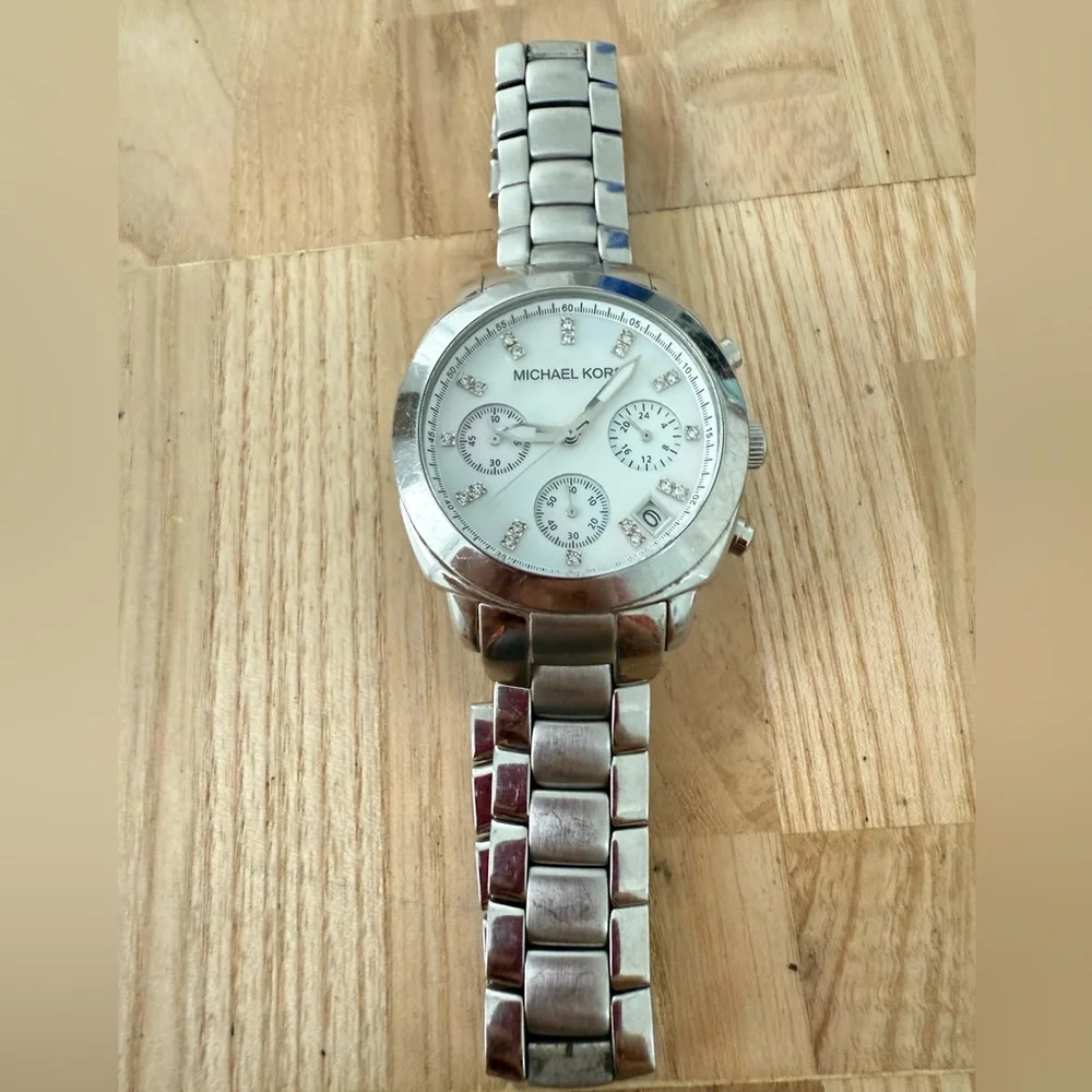 Michael Kors ladies stainless steel chronograph watch NEW BATTERY